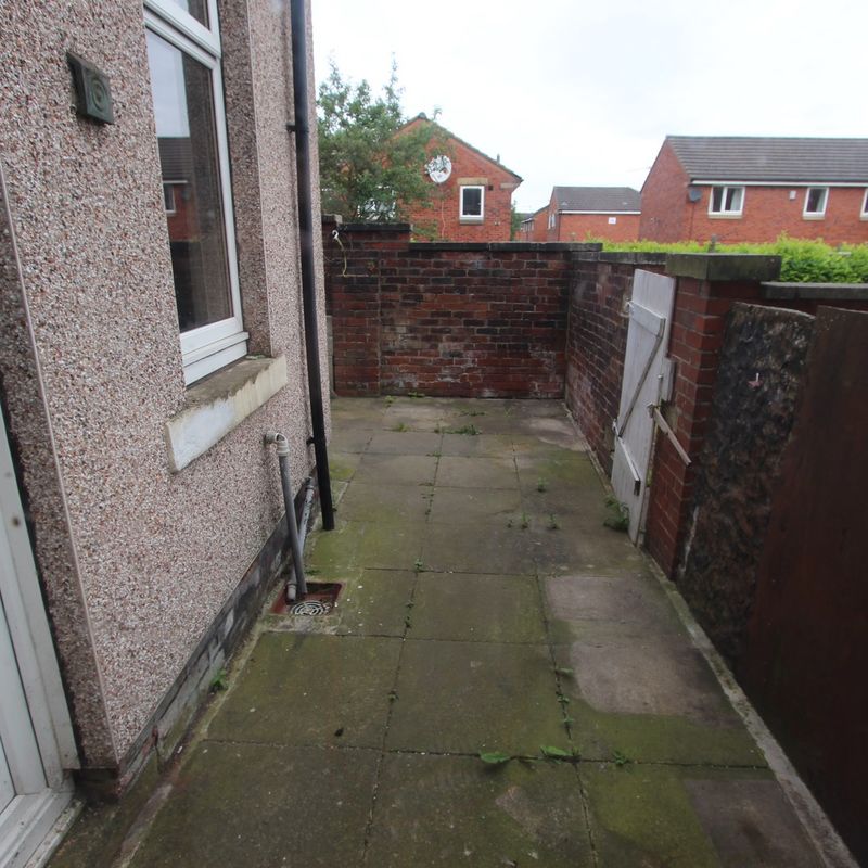 2 beds - Terraced - £850 pcm - To Let - Prince Street, Lowerplace, Rochdale Lower Place