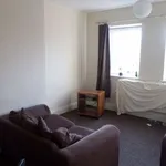 Rent 3 bedroom flat in East Midlands