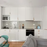 Rent 4 bedroom apartment of 56 m² in Lisboa