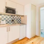 Rent 2 bedroom apartment of 700 m² in Lisbon