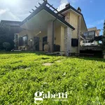 Rent 8 bedroom house of 350 m² in Vitulazio