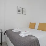 Rent 2 bedroom apartment of 40 m² in Porto