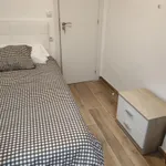 Rent 4 bedroom apartment in Valencia