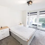 Rent 3 bedroom apartment in Leeds