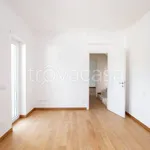 Rent 5 bedroom house of 240 m² in Roma