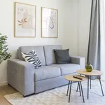 Rent 1 bedroom apartment of 431 m² in Málaga