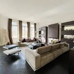 Rent 5 bedroom apartment of 168 m² in Paris