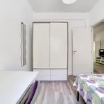 Rent 3 bedroom apartment in Madrid