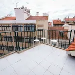 Rent a room of 100 m² in lisbon