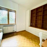 Rent 4 bedroom apartment of 95 m² in Milano