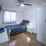 Rent a room of 99 m² in valencia