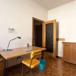 Rent a room in milan