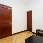 Rent a room of 270 m² in madrid