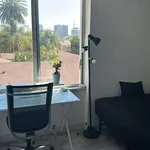 Rent 3 bedroom apartment in Hollywood