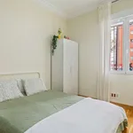 Rent a room of 190 m² in madrid