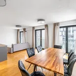 Pronajměte si 3 ložnic/e byt o rozloze 85 m² v Prague