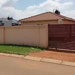 Rent 2 bedroom house of 299 m² in Soweto