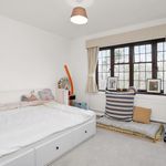 Rent 4 bedroom house in Cobham