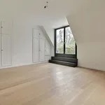 Maison de 1000 m² avec 3 chambre(s) en location à Uccle