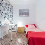 Rent a room of 80 m² in valencia