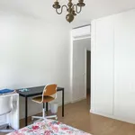 Rent a room in lisbon