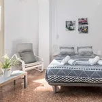 Rent a room of 225 m² in Valencia