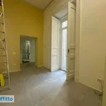 Affitto 4 camera appartamento di 115 m² in Naples