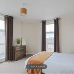 Rent 3 bedroom flat in East Midlands