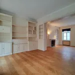 Huur 5 slaapkamer huis van 610 m² in COURT-SAINT-ETIENNE