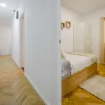 Rent a room of 200 m² in madrid