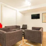 Rent a room of 240 m² in madrid