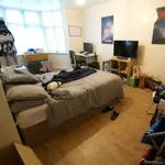 Rent 6 bedroom flat in Leeds