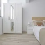 Rent a room of 100 m² in valencia