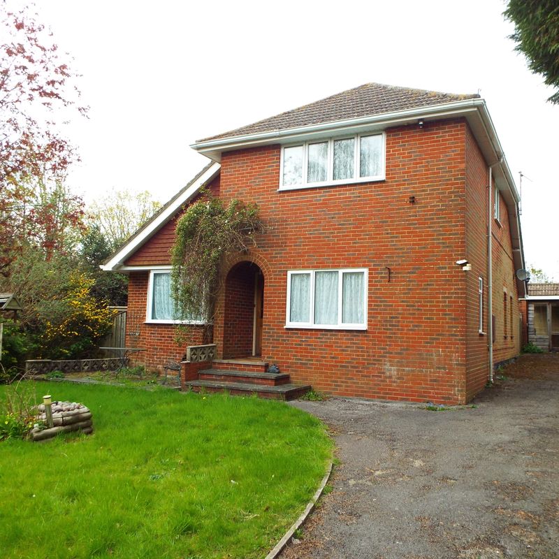 5 bedroom property to let in Chilworth Old Village, Southampton - £4,250 pcm