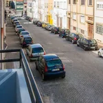 Rent a room of 100 m² in porto