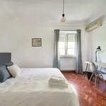 Rent a room of 187 m² in Lisbon