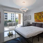 Appartement de 420 m² avec 1 chambre(s) en location à Cannes