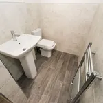 Rent 4 bedroom house in Leeds