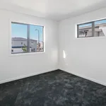 Rent 6 bedroom house in Karaka