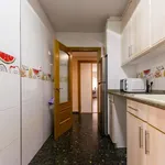 Rent a room of 95 m² in valencia