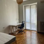 Rent 3 bedroom apartment of 66 m² in Milan