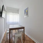 Rent a room of 100 m² in Lisbon