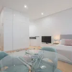 Rent 2 bedroom apartment of 40 m² in Porto