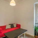 Rent a room of 100 m² in lisbon