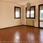 Affitto 5 camera appartamento di 179 m² in Padova