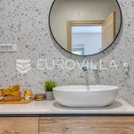 Najam 4 spavaće sobe kuća od 204 m² u Zagreb