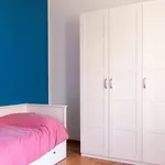 Rent 3 bedroom apartment in Milan