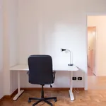 Rent 3 bedroom apartment in Milan