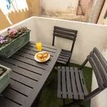 Rent 4 bedroom apartment of 60 m² in lisbon