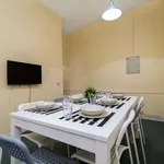 Rent a room of 220 m² in madrid